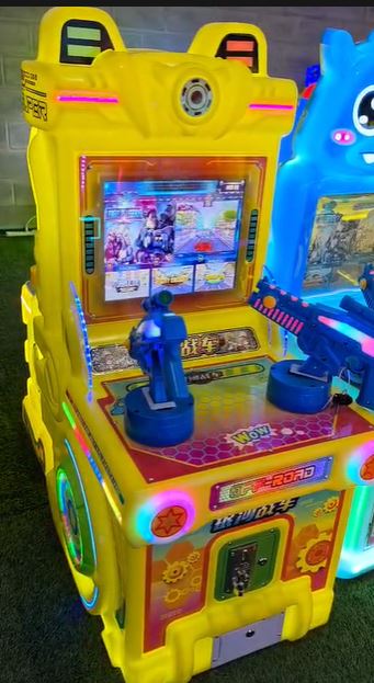 JUEGO ELECTRÓNICO ROBOT YELLOW , Juego Doble Disparo, Varios Juegos en 3D, 19 Pulgadas