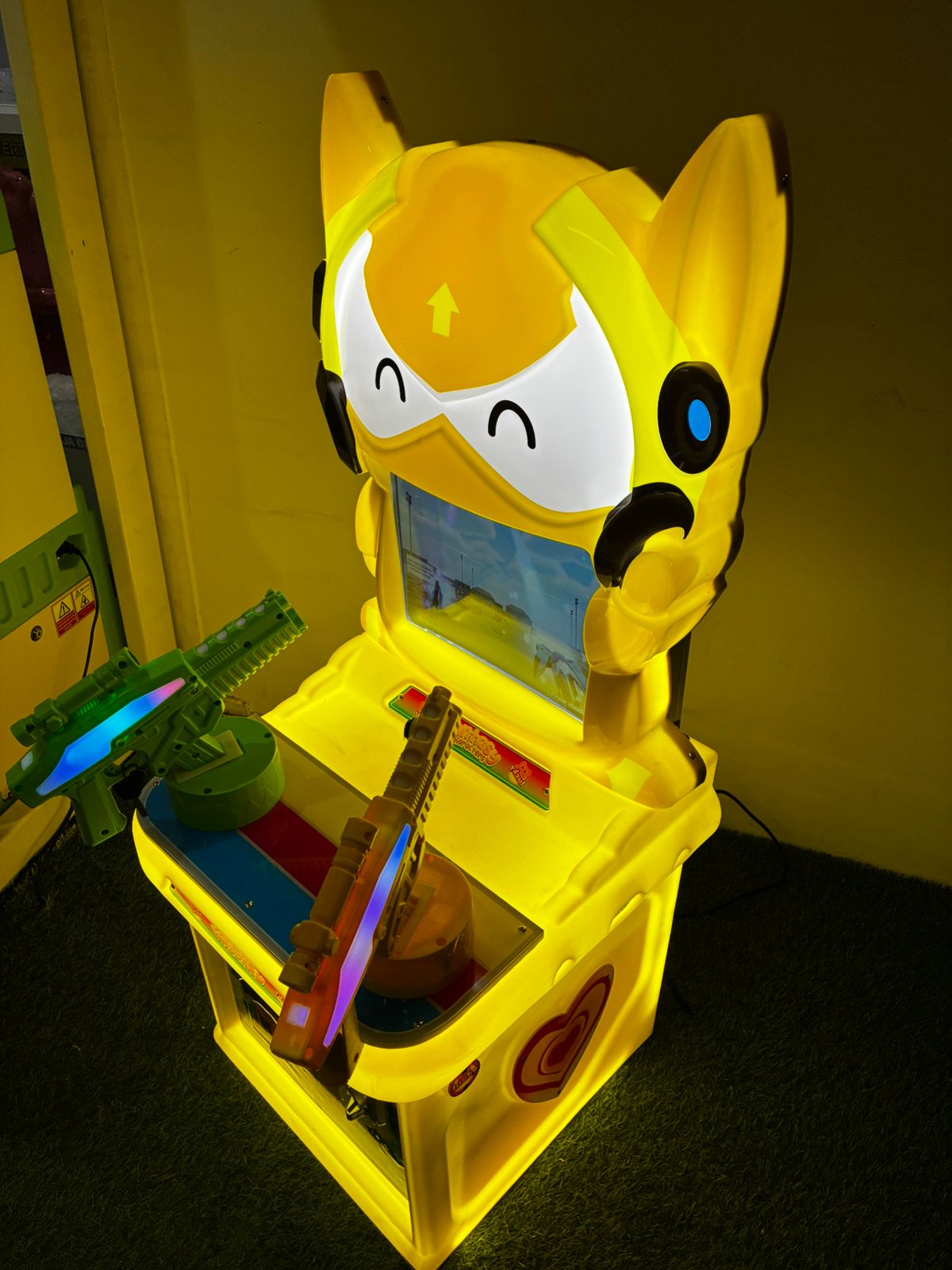 JUEGO ELECTRÓNICO MARCIANO YELLOW , Juego Doble Disparo, Varios Juegos en 3D, 17 Pulgadas